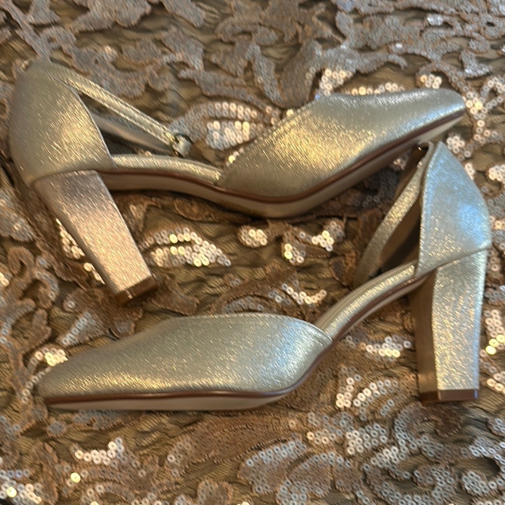 Benjamin Walk Gold Heels Elegant Shimmery Design - Picture 4 of 7